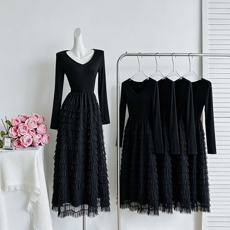 2026 Black V-Neck Long Sleeve Lace Tiered Dress for Women Petite Korean Commuter Slimming Long Dress