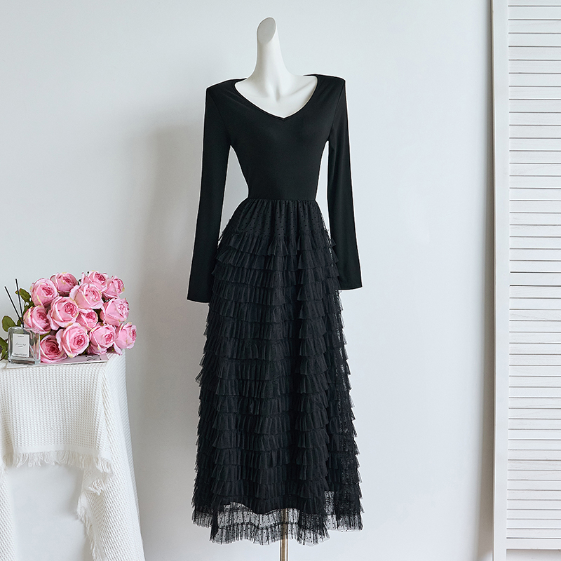 2026 Black V-Neck Long Sleeve Lace Tiered Dress for Women Petite Korean Commuter Slimming Long Dress - Image 2