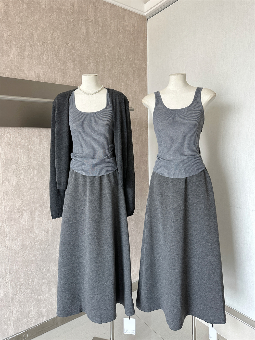 2026 Early Autumn New Elegant Minimalist Solid Color Relaxed Knit Cardigan Vest Skirt Three-Piece Set