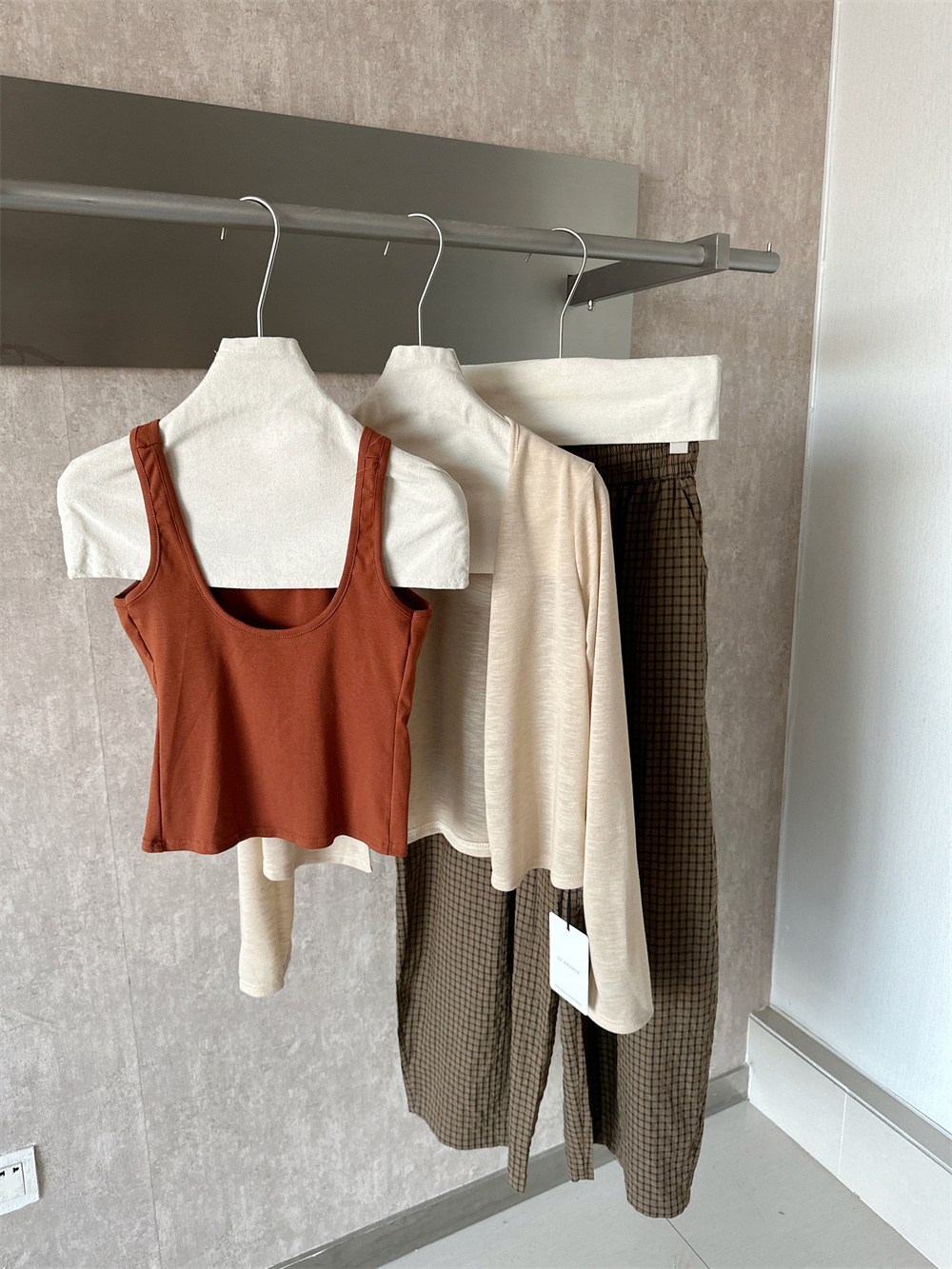 Women's 3-Piece Knit Cami Cardigan Plaid Wide-Leg Pants Set Korean Lazy Style Early Fall 2026 - Image 4