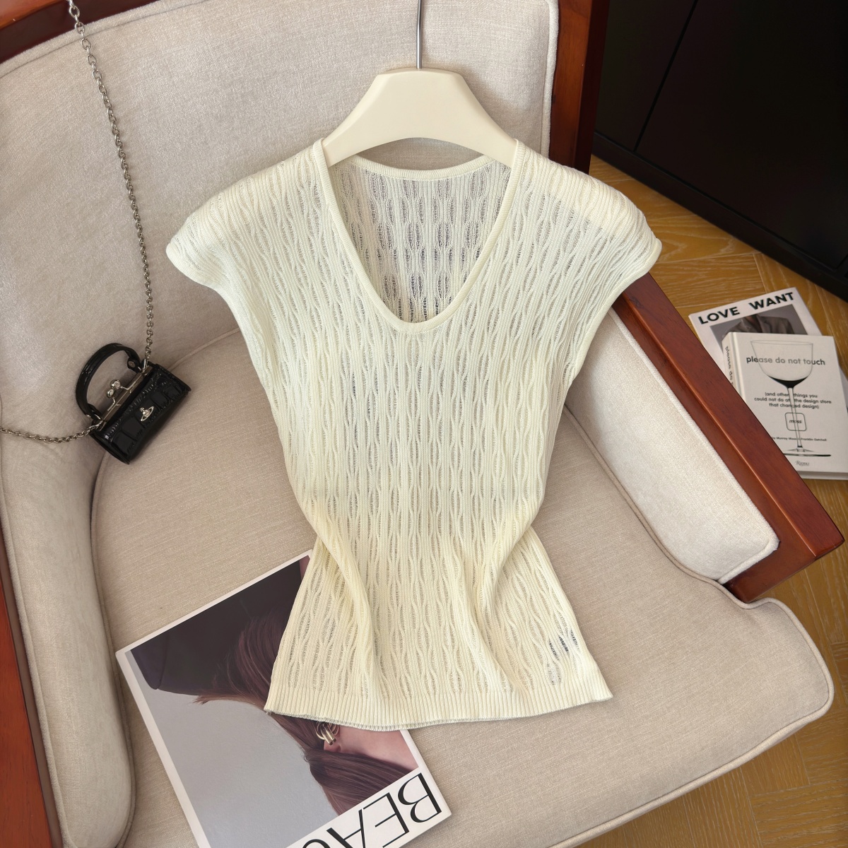 Women's Summer V-Neck Short Sleeve Solid Knit Top